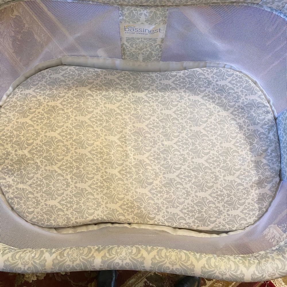 Halo Bassinet swivel sleeper - Picture 4 of 4